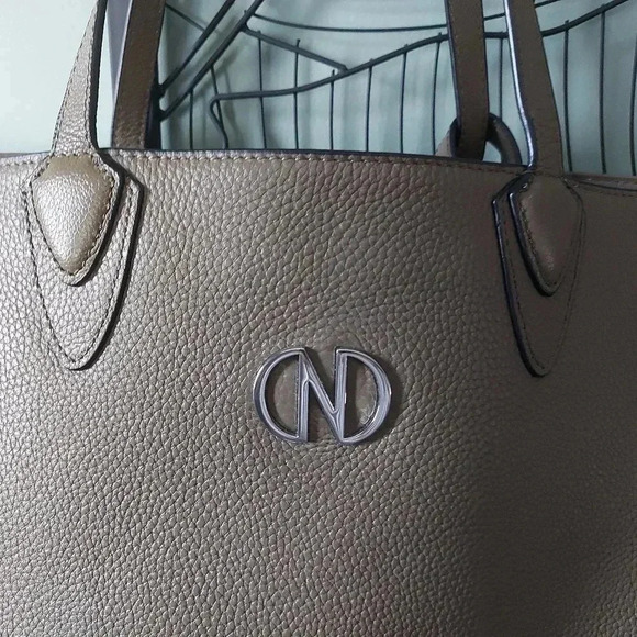 CN | Greige Open Leather Tote + Wristlet - NWOT - Picture 3 of 11